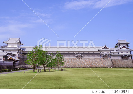 青空の金沢城 113450921