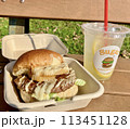 手賀沼公園で食べるハンバーガー 113451128