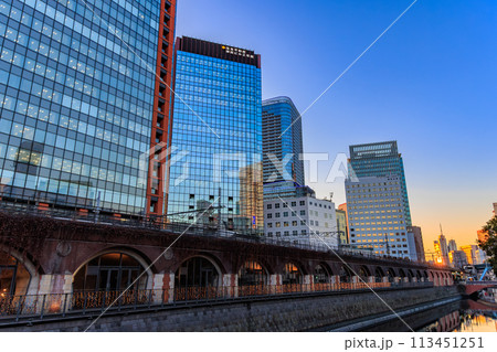 東京 千代田区 神田 マーチエキュート神田万世橋 夕景 東京 千代田区 神田 マーチエキュート神田万世橋 夕景 113451251