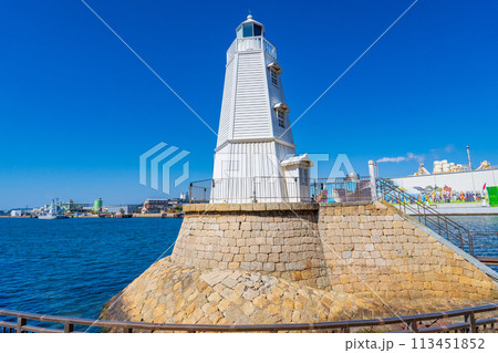 大阪府堺市 青空に映える木製の旧堺燈台 大阪府堺市 青空に映える木製の旧堺燈台 113451852