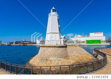 大阪府堺市　青空に映える木製の旧堺燈台 113451854