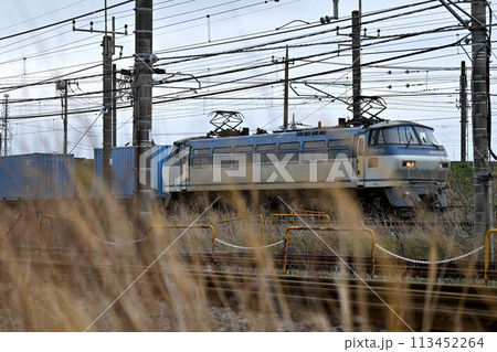 電気機関車 EF66が牽引する東北本線下り貨物列車 電気機関車 EF66が牽引する東北本線下り貨物列車 113452264