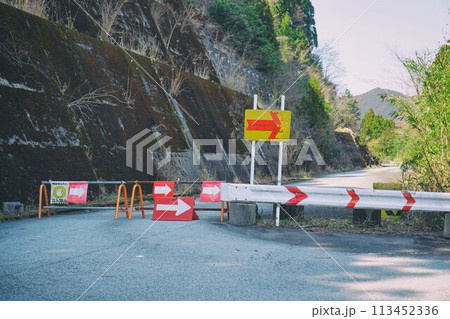 冬季閉鎖道路に行き当たる 113452336