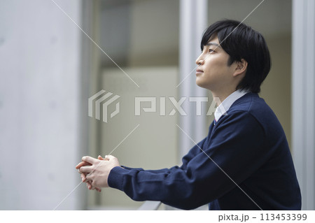 男子高校生 横顔 撮影協力:有明教育芸術短期大学 男子高校生 横顔 撮影協力:有明教育芸術短期大学 113453399