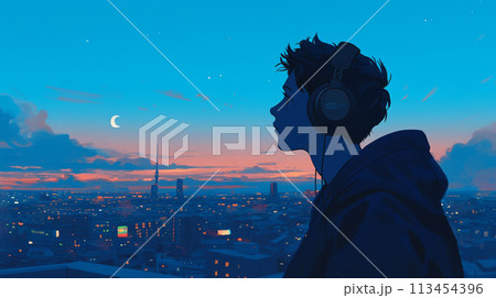 夜景を見ながら歩くヘッドフォンをした男性 113454396