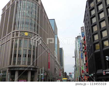 日本橋と首都高速道 日本橋と首都高速道 113455319