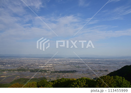 弥彦山から眺める越後平野の田んぼ 弥彦山から眺める越後平野の田んぼ 113455999