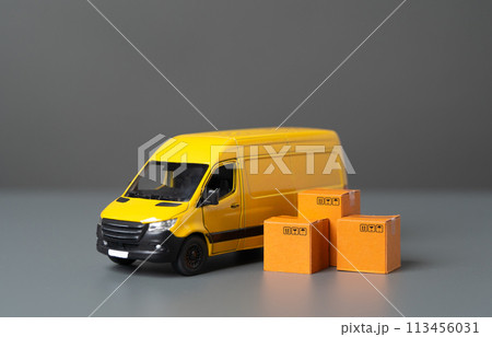 Van and parcel boxes. Delivery of online orders and purchases. Supply of goods. House moving. Logistics and industry. 113456031