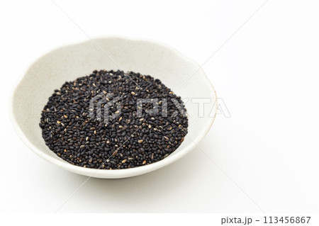 白背景に黒胡麻 113456867