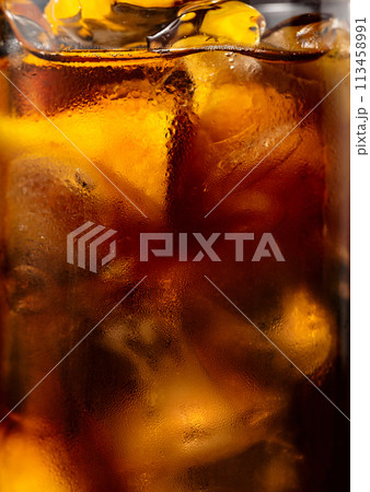 Iced tea or cocktail with ice and lemon slices. Iced tea or cocktail with ice and lemon slices. 113458991