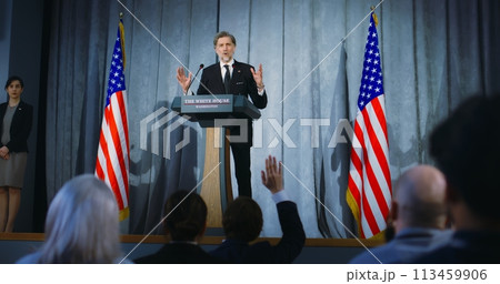 Presidential of USA candidate makes an announcement Presidential of USA candidate makes an announcement 113459906