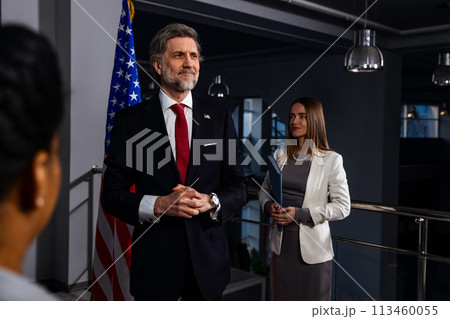 President of the USA waves his hand and poses for media cameras 113460055