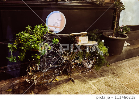 Old bicycle on the street in Paris, France. Vintage style. 113460218