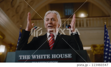 Senior US minister pronounces political speech for media and TV news 113460347