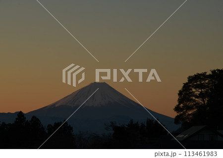 朝焼け空に富士 113461983