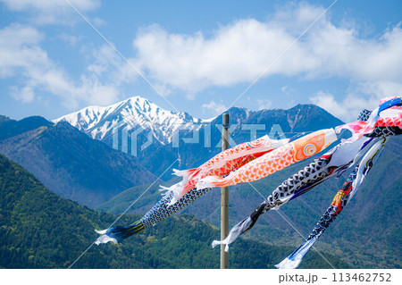 【初夏素材】大空を泳ぐ鯉のぼり【長野県】 【初夏素材】大空を泳ぐ鯉のぼり【長野県】 113462752