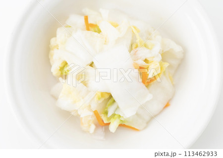 白菜の漬け物　白バック 113462933