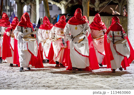 Traditional Spanish Holy Week procession 113463060