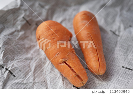 規格外野菜、出荷出来ないニンジン 113463946