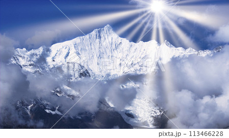 梅里雪山の急峻な霊峰にかかる虹 梅里雪山の急峻な霊峰にかかる虹 113466228