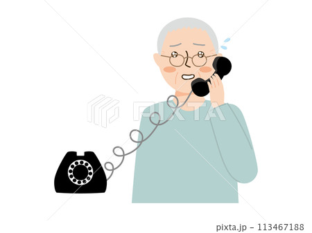 焦って、黒電話を受ける高齢男性 113467188