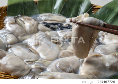 新鮮で美味しい生牡蠣 新鮮で美味しい生牡蠣 113467726