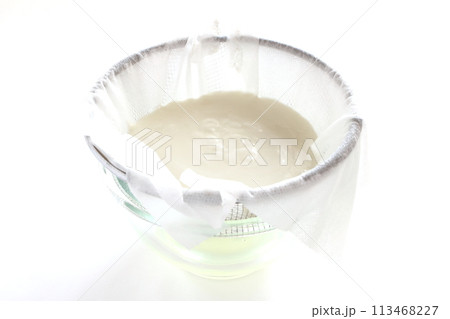 水切り中のヨーグルト  113468227