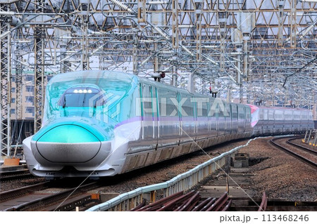 【JR北海道・JR東日本】H5系＋E6系「はやぶさ・こまち」（東北新幹線：大宮駅） 113468246