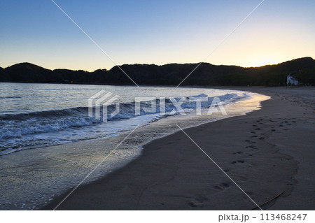 南伊豆 弓ヶ浜の美しい夕暮れ(静岡県) 南伊豆 弓ヶ浜の美しい夕暮れ(静岡県) 113468247