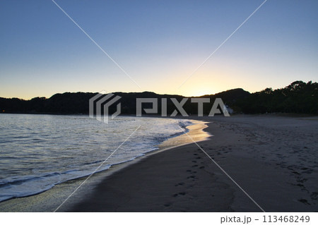 南伊豆 弓ヶ浜の美しい夕暮れ(静岡県) 南伊豆 弓ヶ浜の美しい夕暮れ(静岡県) 113468249