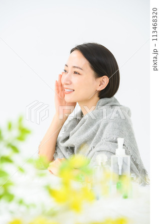 ビューティー　女性 113468320