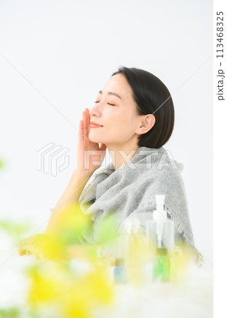 ビューティー　女性 113468325