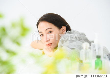 ビューティー　女性 113468341