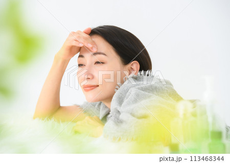 ビューティー　女性 113468344