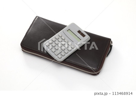 電卓と財布 電卓と財布 113468914