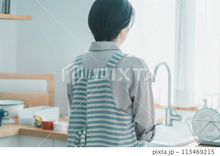 a forty-something woman 113469215