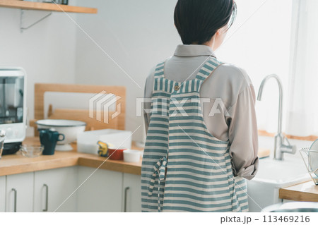 a forty-something woman 113469216