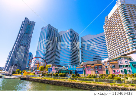 日本の横浜都市景観 横浜ランドマークタワーやクイーンズスクエア、スーパープラネット、東急ホテルなど 日本の横浜都市景観 横浜ランドマークタワーやクイーンズスクエア、スーパープラネット、東急ホテルなど 113469438