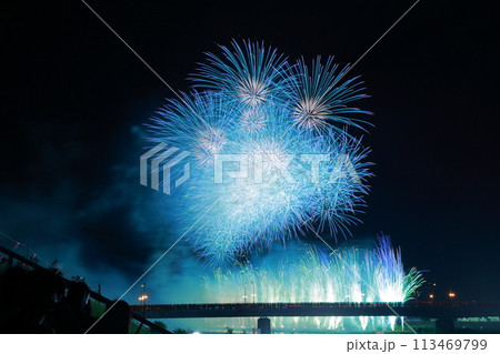 花火大会 夏の風物詩(ぎふ長良川花火大会 岐阜県) 花火大会 夏の風物詩(ぎふ長良川花火大会 岐阜県) 113469799