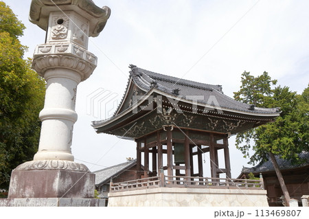 お寺の鐘撞堂 お寺の鐘撞堂 113469807