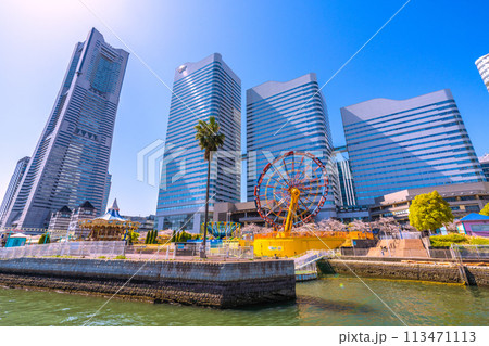 日本の横浜都市景観 スーパープラネットや横浜ランドマークタワーやクイーンズスクエアなどを望む 113471113