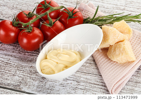 Cheese sauce in the bowl 113471999