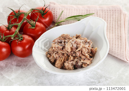 Canned tuna fish for salad 113472001
