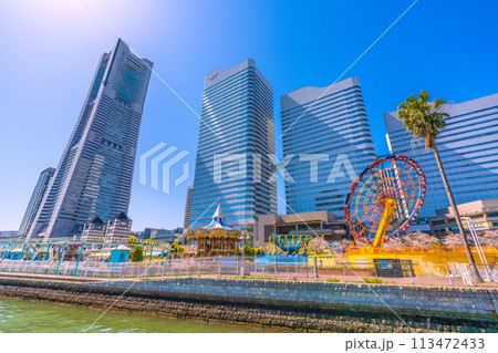 日本の横浜都市景観 スーパープラネットや横浜ランドマークタワーやクイーンズスクエアなどを望む 113472433