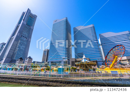 日本の横浜都市景観 スーパープラネットや横浜ランドマークタワーやクイーンズスクエアなどを望む 113472436