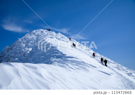 冬の谷川岳・山頂付近の絶景（ぐんま県境稜線トレイル） 113472668
