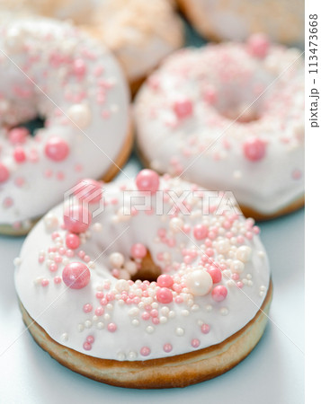 Romantic glazed donuts. white glaze, pink dressing 113473668
