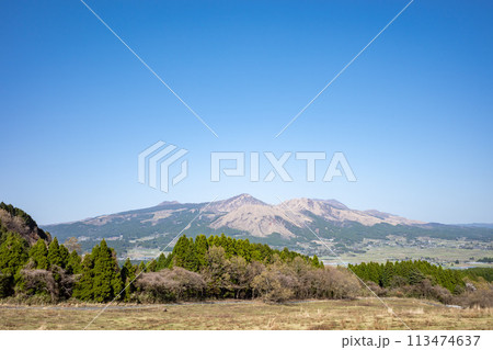 春の南阿蘇から見た阿蘇五岳 春の南阿蘇から見た阿蘇五岳 113474637