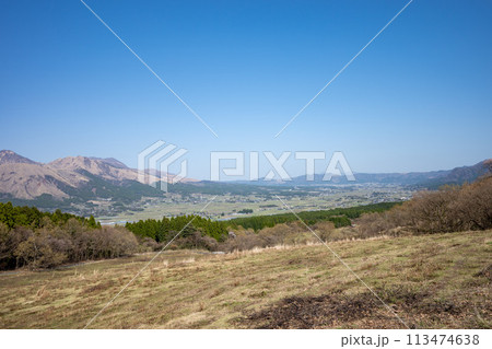 春の南阿蘇から見た阿蘇五岳 113474638