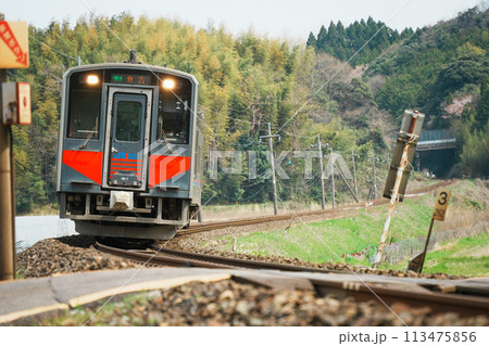 山陰本線を走るキハ121系 山陰本線を走るキハ121系 113475856